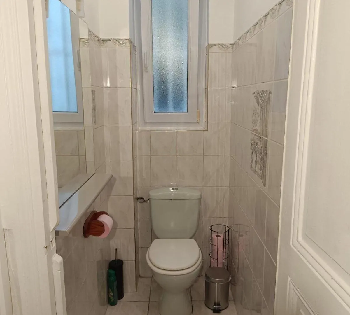 Hostel Privees Dans Un De 2 Pieces A 13e