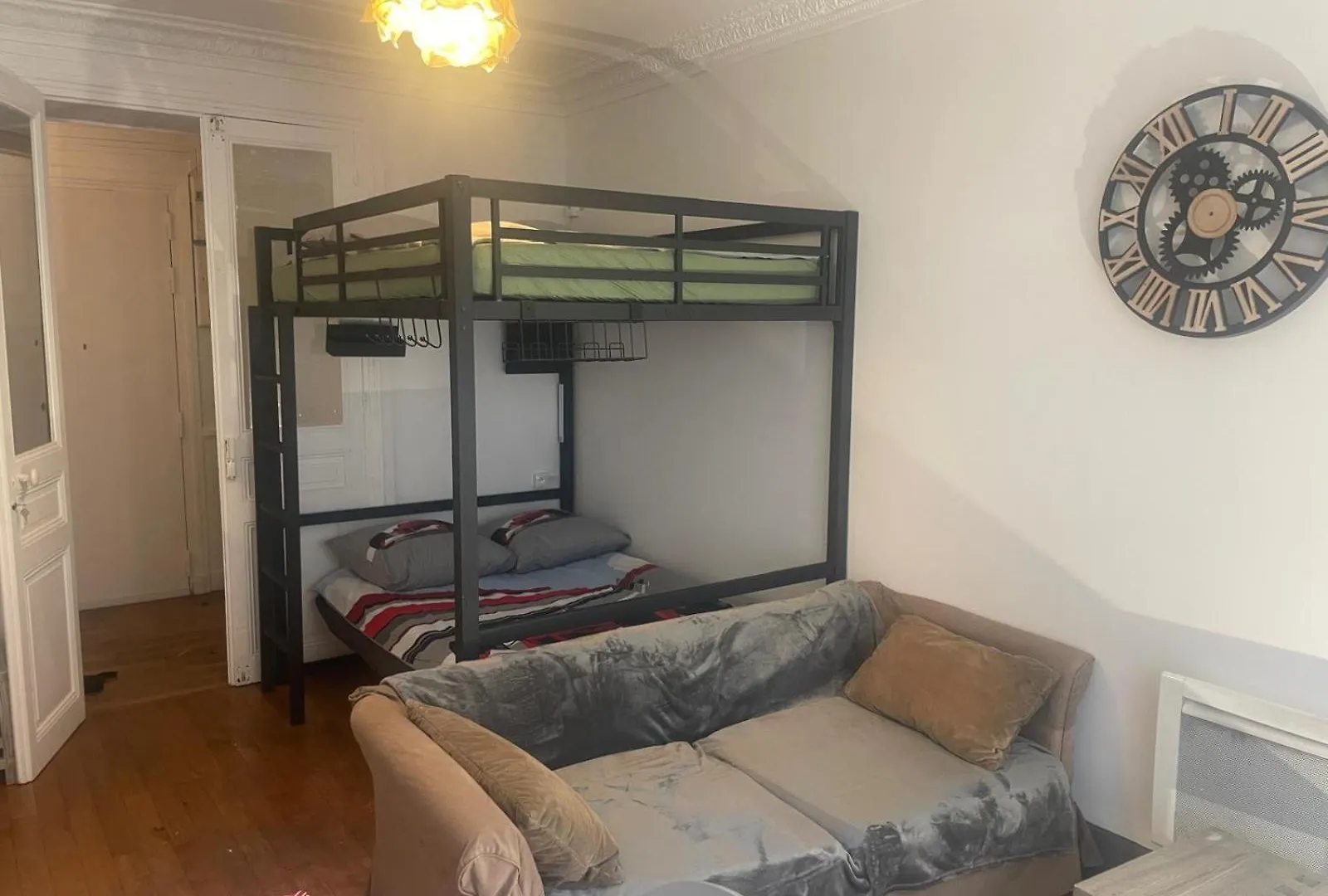 Hostel Privees Dans Un De 2 Pieces A 13e *