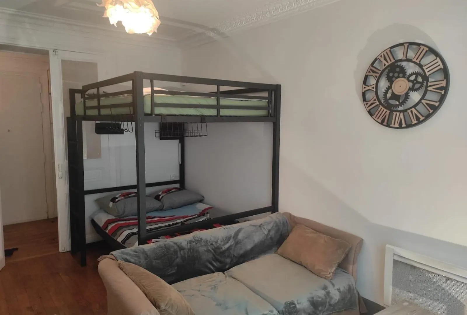 Hostel Privees Dans Un De 2 Pieces A 13e Paříž
