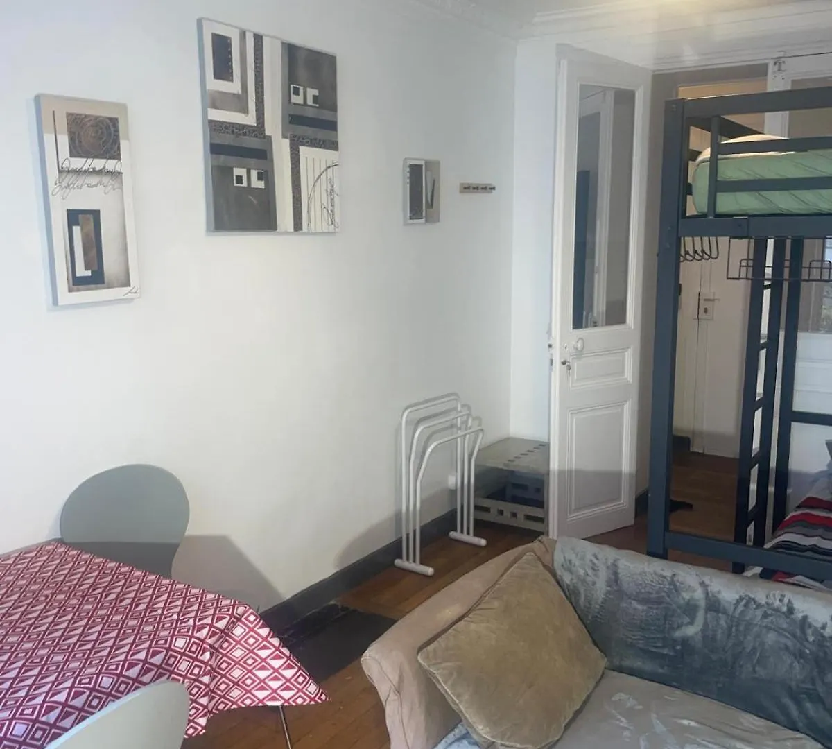 Ostello Privees Dans Un De 2 Pieces A 13e